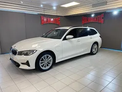 Vit Begagnad 2020 BMW 330e iPerformance Kombi | 239 900 kr (Marknadspris)