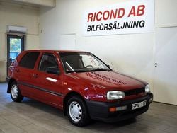 Mörkröd Begagnad 1994 VW Golf III Halvkombi | 46 900 kr
