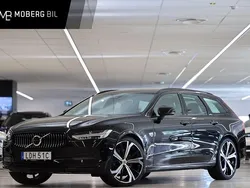 Svart Begagnad 2021 Volvo V90 Momentum Kombi | 299 900 kr (Marknadspris)
