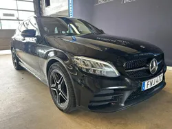 Svart Begagnad 2021 Mercedes C300e AMG Kombi | 259 000 kr (Marknadspris)