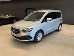 Silver Begagnad 2023 Mercedes T180 Minibuss | 339 000 kr