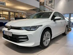 Vit Ny 2024 VW Golf VIII Life Halvkombi | 295 900 kr (Marknadspris)