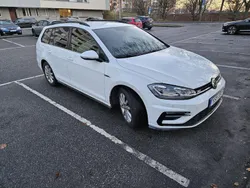 Vit Begagnad 2019 VW Golf VII R-line Kombi | 234 900 kr (Lite dyr)