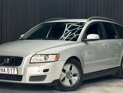 Ljusgrå (grå) Begagnad 2009 Volvo V50 Kombi | 39 900 kr (Marknadspris)