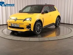 Gul (pop yellow/svart tak) Ny 2025 Renault R5 Iconic Halvkombi | 440 600 kr