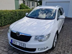 Vit Begagnad 2013 Skoda Superb Ambition Kombi | 90 000 kr (Marknadspris)