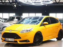 Gul Begagnad 2013 Ford Focus ST Halvkombi | 169 900 kr