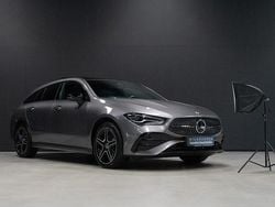 Mörkgrå (bergsgrå metallic) Begagnad 2025 Mercedes CLA250e AMG Sedan | 419 000 kr (Marknadspris)