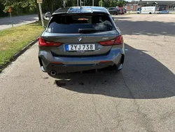Grå Begagnad 2021 BMW 118 M Sport Halvkombi | 239 000 kr (Marknadspris)