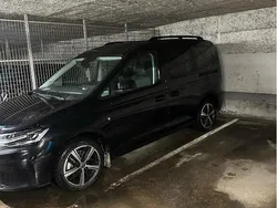 Svart Begagnad 2023 VW Caddy Life Minibuss | 400 000 kr