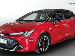 Röd (red) Begagnad 2020 Toyota Corolla Hybrid Halvkombi | 259 900 kr (Dyr)
