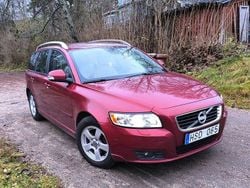 Röd Begagnad 2011 Volvo V50 Summum Kombi | 65 000 kr (Marknadspris)