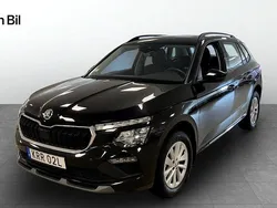 Svart (black magic pärleffekt me) Begagnad 2024 Skoda Kamiq Selection SUV | 274 900 kr (Marknadspris)