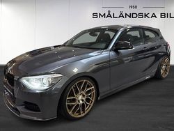 Grå Begagnad 2012 BMW M135 Luxury Line Halvkombi | 219 000 kr (Marknadspris)