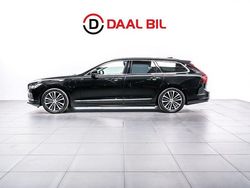 Svart Begagnad 2022 Volvo V90 Core Kombi | 319 700 kr (Marknadspris)