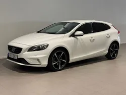 Vit Begagnad 2016 Volvo V40 R-Design Kombi | 179 500 kr (Marknadspris)