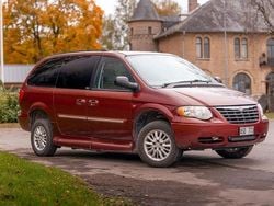 Mörkröd (röd) Begagnad 2007 Chrysler Town & Country Minibuss | 58 000 kr (Superpris)