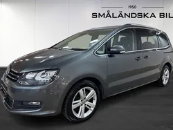 Grå Begagnad 2015 VW Sharan Minibuss | 129 000 kr (Marknadspris)