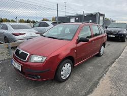 Mörkröd Begagnad 2005 Skoda Fabia Kombi | 19 900 kr (Dyr)