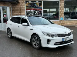 Snow white pearl metallic Begagnad 2016 Kia Optima GT-Line Kombi | 139 500 kr (Marknadspris)
