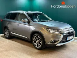 Grå Begagnad 2017 Mitsubishi Outlander SUV | 214 500 kr (Marknadspris)