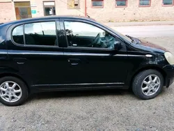 Svart Begagnad 2002 Toyota Yaris Halvkombi | 15 000 kr (Lite dyr)