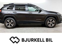 Grön Begagnad 2015 Jeep Cherokee SUV | 119 900 kr (Marknadspris)