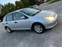 Grå Begagnad 2001 Honda Civic Halvkombi | 19 900 kr (Marknadspris)