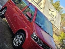 Röd Begagnad 2011 VW Multivan Comfortline Minibuss | 119 000 kr (Bra pris)