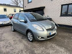 Grå Begagnad 2010 Toyota Yaris Halvkombi | 84 900 kr (Lite dyr)