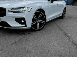 Vit Begagnad 2019 Volvo V60 R-Design Kombi | 299 900 kr (Marknadspris)