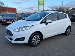 Vit Begagnad 2013 Ford Fiesta Titanium Halvkombi | 54 900 kr (Marknadspris)