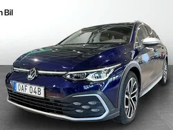 Mörkblå Begagnad 2021 VW Golf Alltrack Kombi | 329 900 kr (Marknadspris)