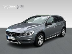 Grå Begagnad 2015 Volvo V60 CC Momentum Kombi | 179 800 kr (Marknadspris)