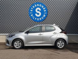 Grå Ny 2025 Mazda 2 Center-Line Halvkombi | 259 400 kr (Marknadspris)
