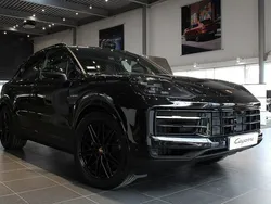 Svart Ny 2024 Porsche Cayenne SUV | 1 445 900 kr (Bra pris)