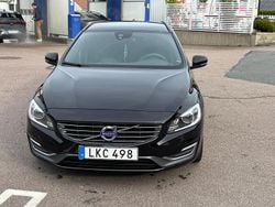Svart Begagnad 2014 Volvo V60 Kombi | 135 000 kr (Marknadspris)