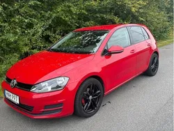 Röd Begagnad 2015 VW Golf VII Halvkombi | 72 000 kr (Marknadspris)