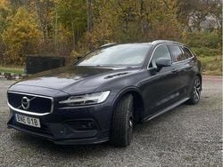 Grå Begagnad 2020 Volvo V60 Momentum Kombi | 229 000 kr (Marknadspris)