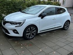 Vit Begagnad 2020 Renault Clio V Halvkombi | 160 000 kr (Marknadspris)