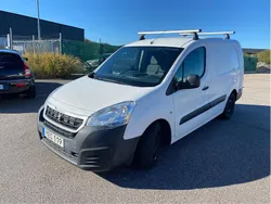 Vit Begagnad 2016 Peugeot Partner Minibuss | 69 000 kr (Marknadspris)