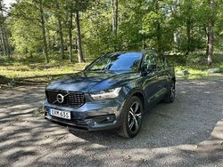 Blå Begagnad 2022 Volvo XC40 R-Design SUV | 395 000 kr (Lite dyr)