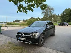 Grå Begagnad 2021 Mercedes GLC300e AMG line SUV | 449 500 kr (Marknadspris)