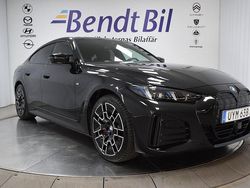 Svart Begagnad 2025 BMW i4 M Sport Sedan | 679 500 kr (Marknadspris)