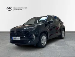 Svart (svart metallic) Begagnad 2024 Toyota Yaris Cross Active SUV | 284 900 kr (Marknadspris)