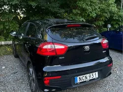 Svart Begagnad 2016 Kia Rio Halvkombi | 67 000 kr (Marknadspris)