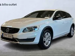 Vit Begagnad 2016 Volvo V60 CC Kombi | 169 900 kr