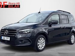Svart Begagnad 2024 Mercedes T180 Minibuss | 299 500 kr (Bra pris)