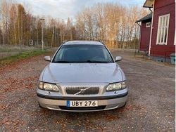 Silver Begagnad 2003 Volvo V70 Kombi | 27 000 kr (Marknadspris)