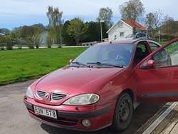 Röd Begagnad 2000 Renault Mégane Halvkombi | 4 000 kr